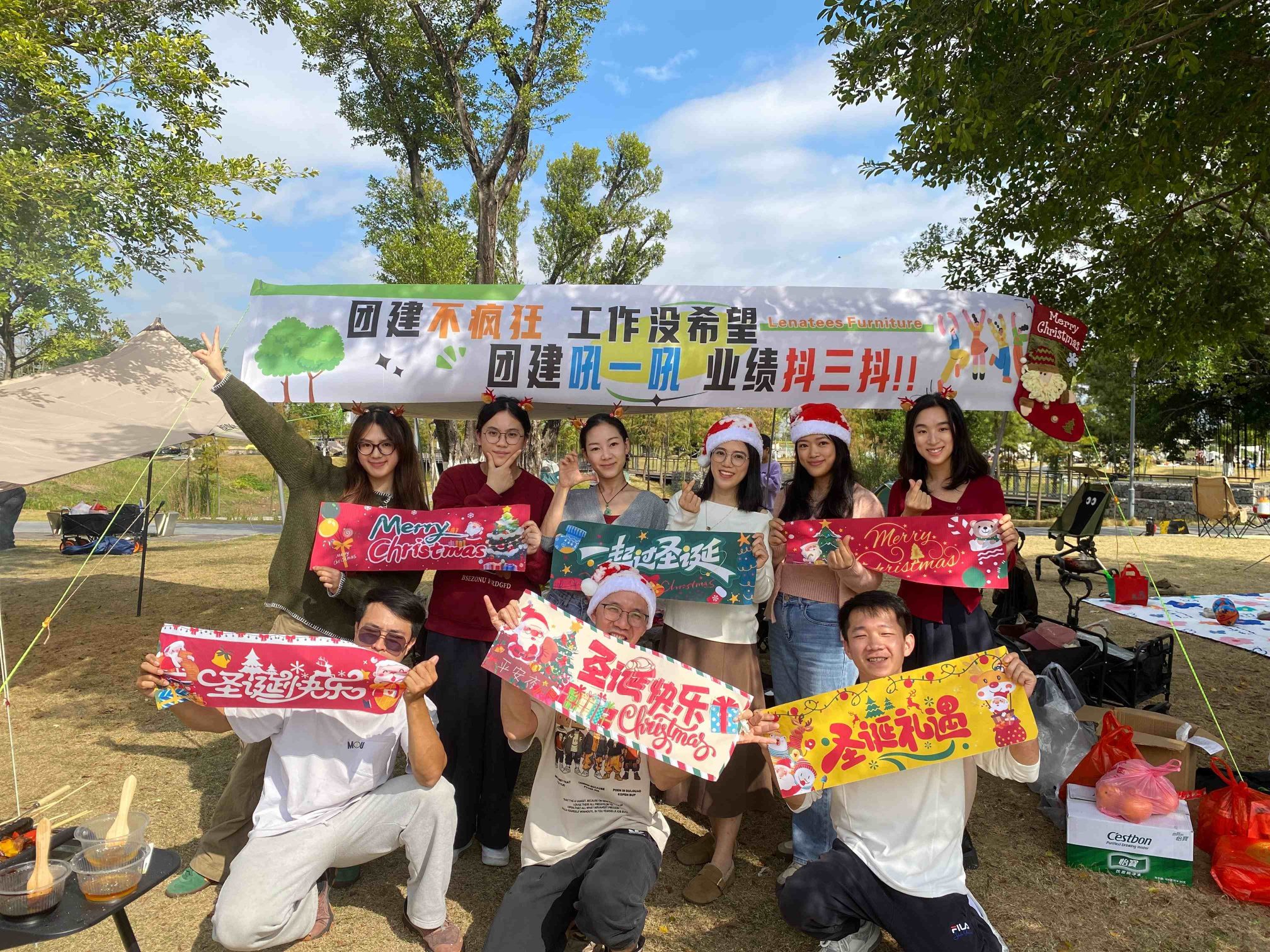 เฉลิมฉลองเทศกาลคริสต์มาสด้วยกันจาก Norler Furniture