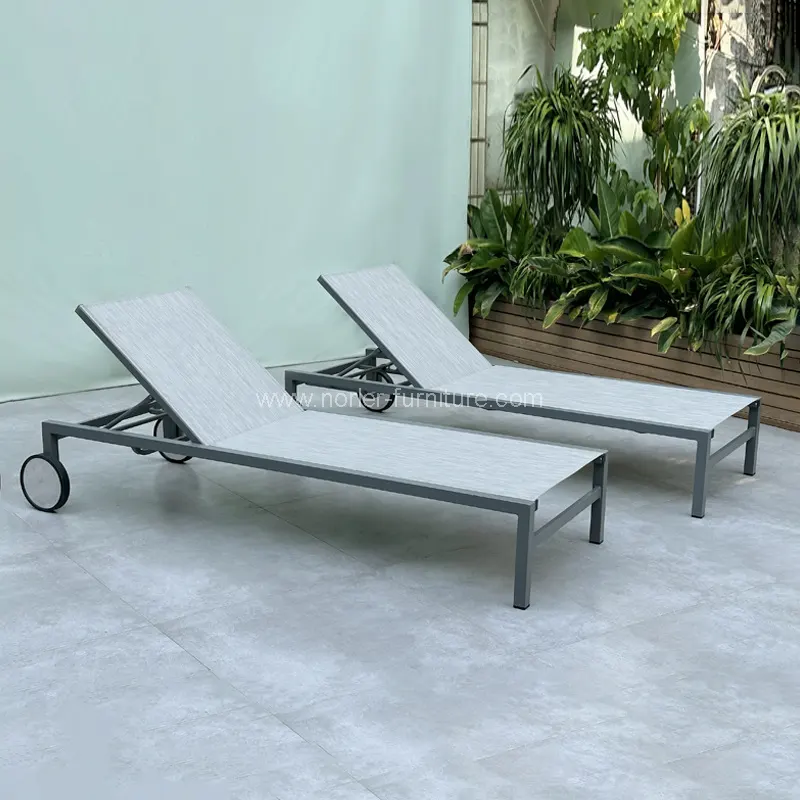 เฟรมอลูมิเนียมกลางแจ้งพร้อมล้อ Sun Lounger
