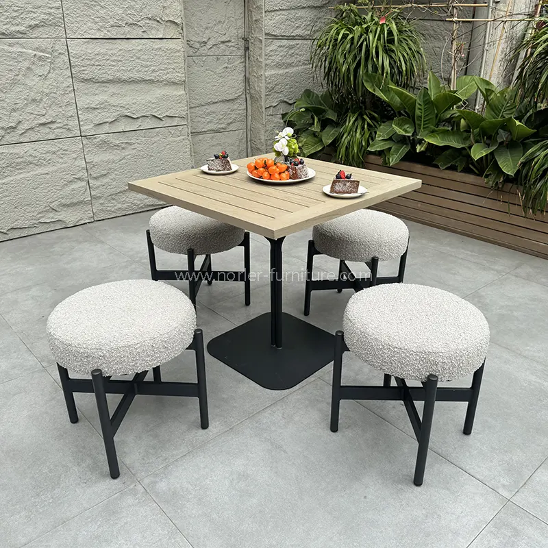 ระเบียงโต๊ะกาแฟสี่เหลี่ยมจัตุรัสกลางแจ้ง